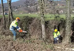 Volontari al lavoro lungo il Talutto